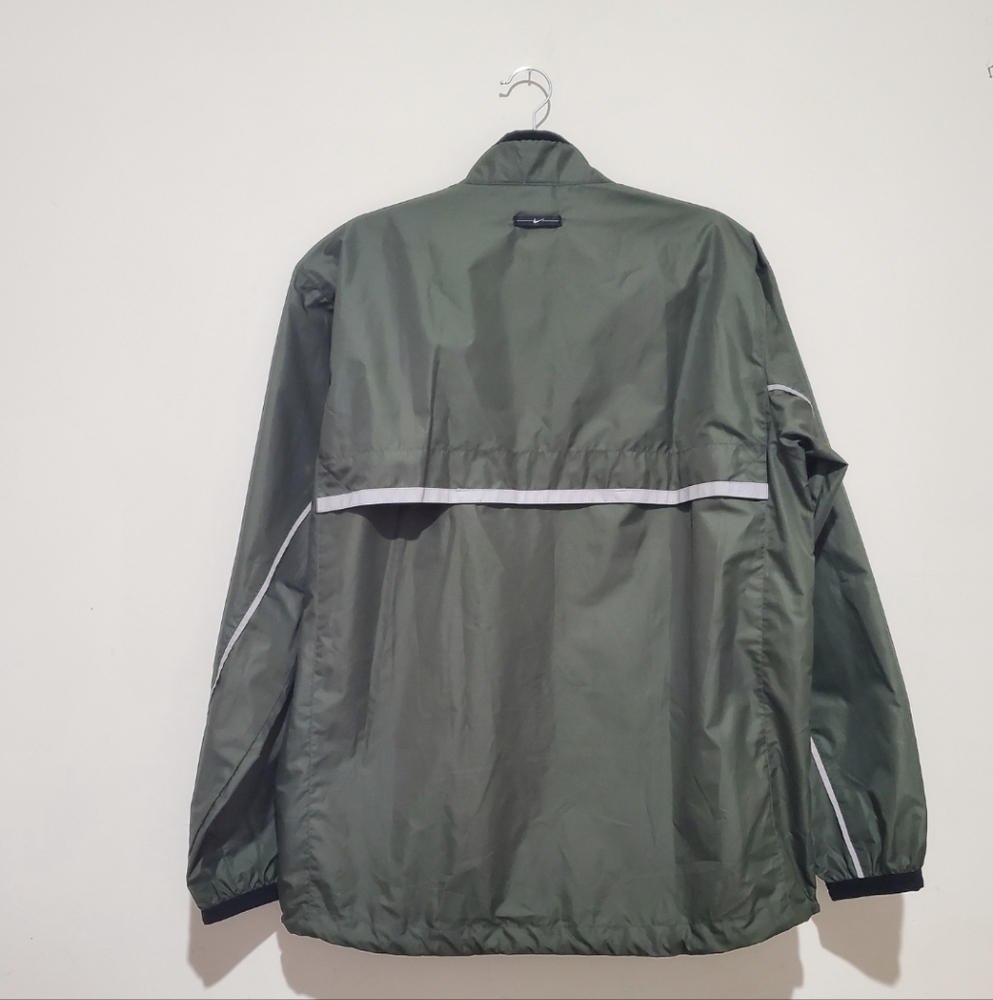 NIKE MEN'S WINDBREAKER JACKET OLIVE GREEN SIZE M - Picture 2 of 9